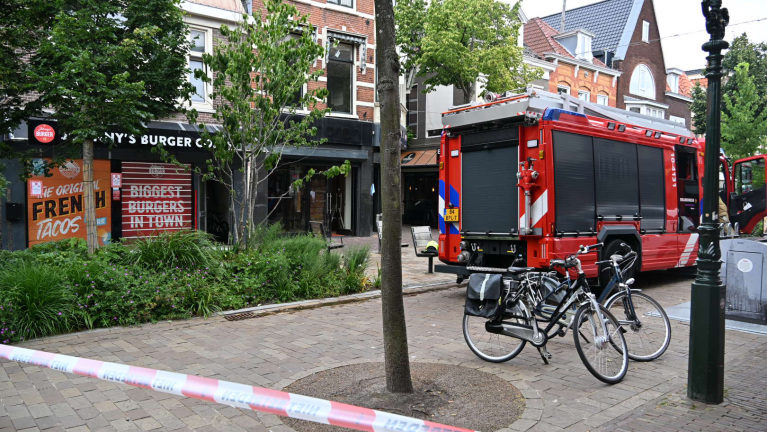 Brandweer rukt massaal uit voor winkelbrand aan de Laat in Alkmaar