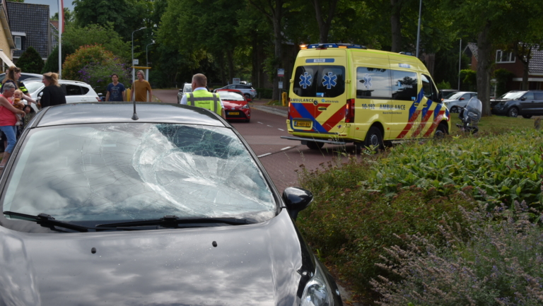Fietser zwaargewond na aanrijding in Sint Pancras, met spoed naar ziekenhuis