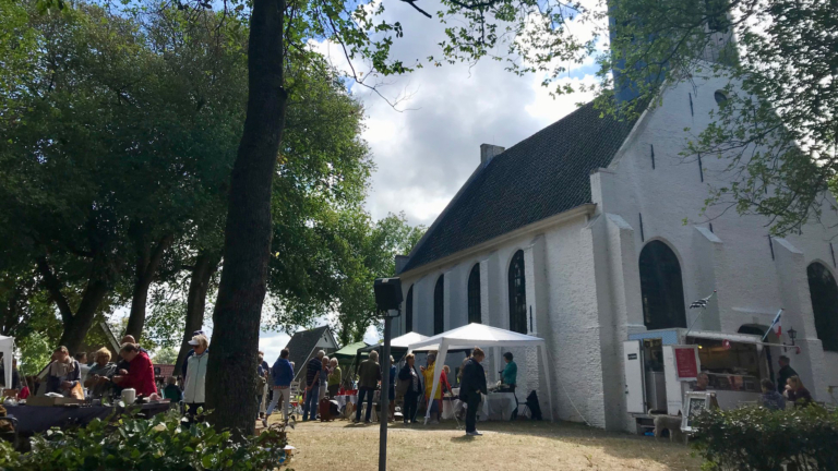 Jaarlijkse Franse Brocante Fair bij Witte Kerk in Groet 🗓