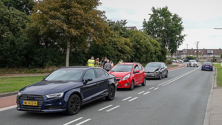 Bestuurder negeert afsluiting na ongeluk in Heerhugowaard en rijdt over fietspad