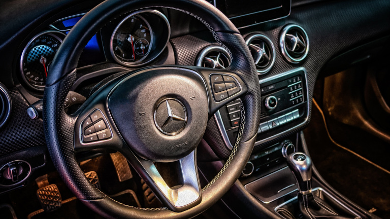 Rechtbank: vader niet verplicht om zoon met Mercedes te onderhouden