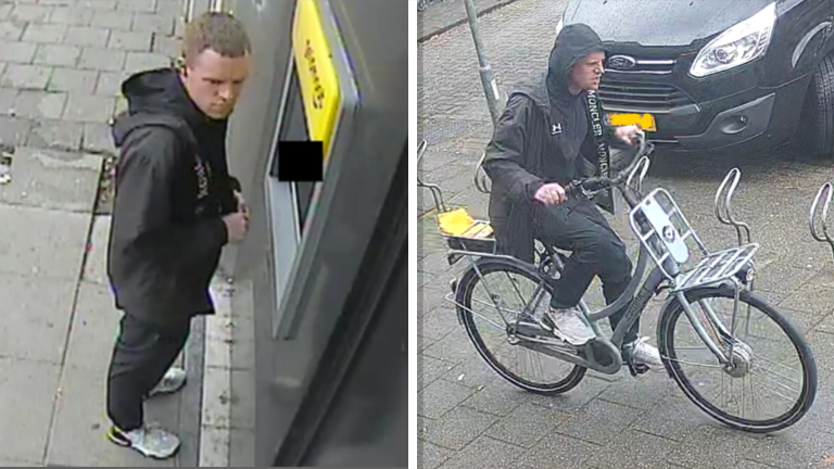 Twee afbeeldingen naast elkaar van een man in een zwarte jas en sportschoenen; links bij een geldautomaat en rechts fietsend op een grijze fiets op een trottoir.