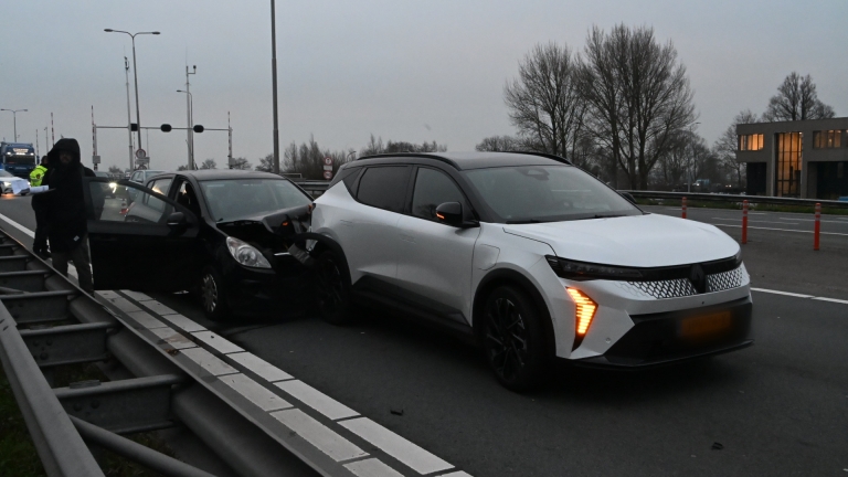 Kop-staartbotsing op N242 zorgt voor file vanaf Heerhugowaard