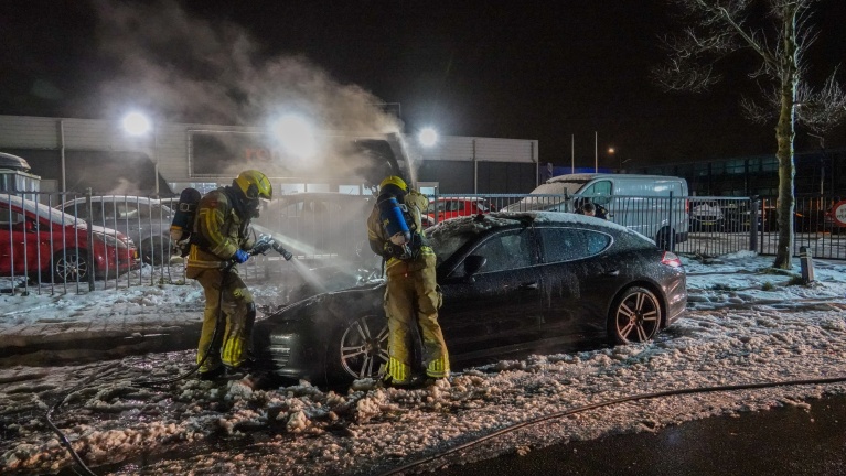 Opnieuw autobrand op bedrijventerrein Zandhorst, politie gaat uit van brandstichting
