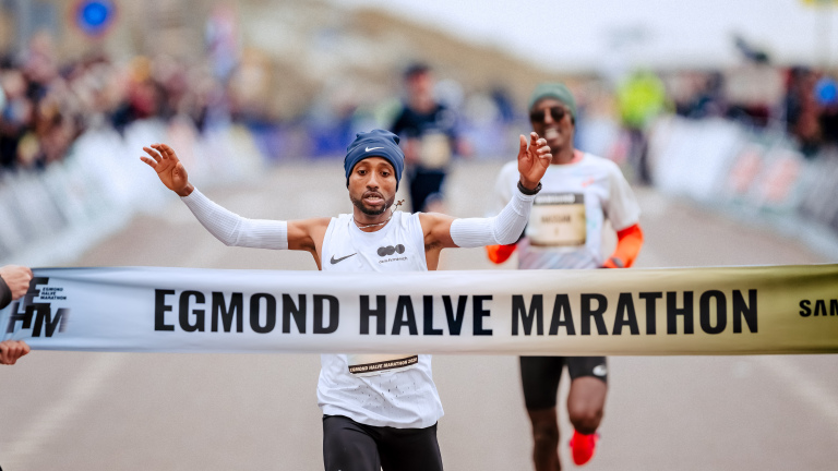 Niyonkuru en Alew winnen Egmond Halve Marathon, Brinkman en Niesten derde