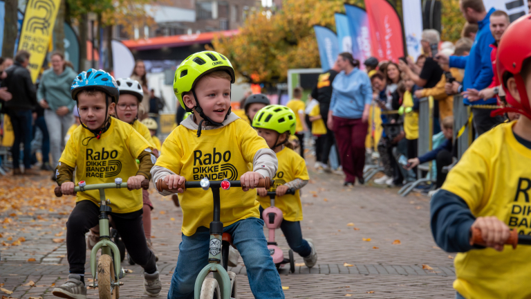 Rabo Dikke Banden Race voor kinderen tijdens Metec Olympia’s Tour in Alkmaar 🗓