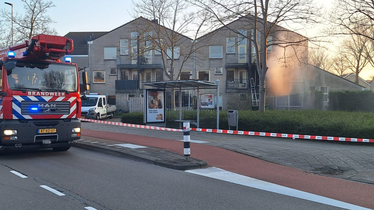 Zwaargewonde bij felle brand in Alkmaarse Braspenningstraat