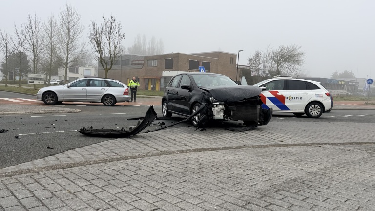 Voorangsfout leidt tot flinke botsing op Westtangent in Heerhugowaard