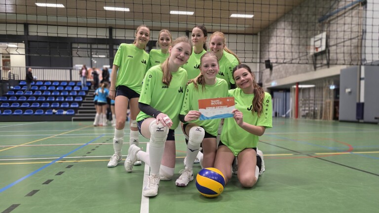 Volleyballers Jan Arentsz Langedijk kronen zich tot regiokampioen