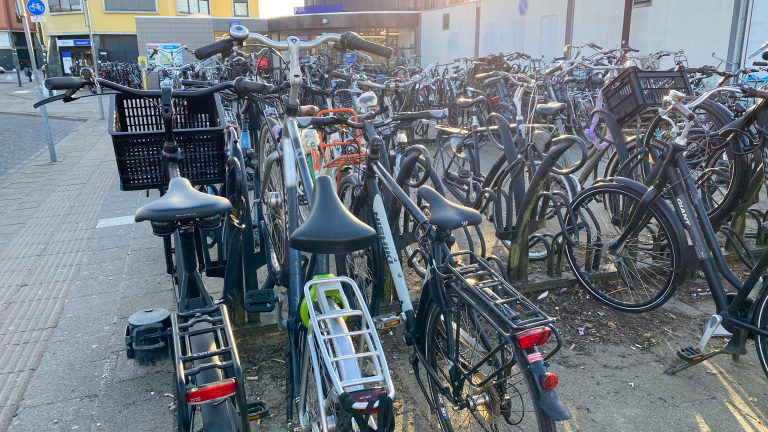 Fietsendief met inbrekersgereedschap aangehouden na achtervolging