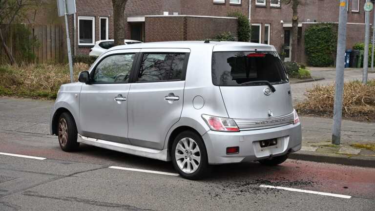 Fietser door achterruit van afslaande auto op Drechterwaard