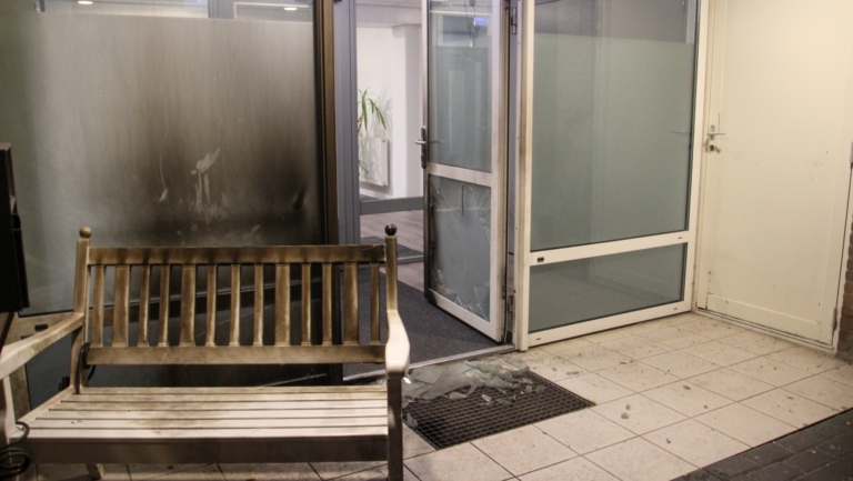 Nachtelijke explosie schrikt bewoners wooncomplex aan Umbriëllaan op