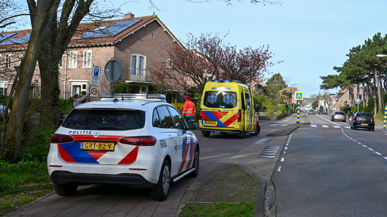 Aanrijding op Egmondse Voorstraat: scooter krijgt geen voorrang van auto