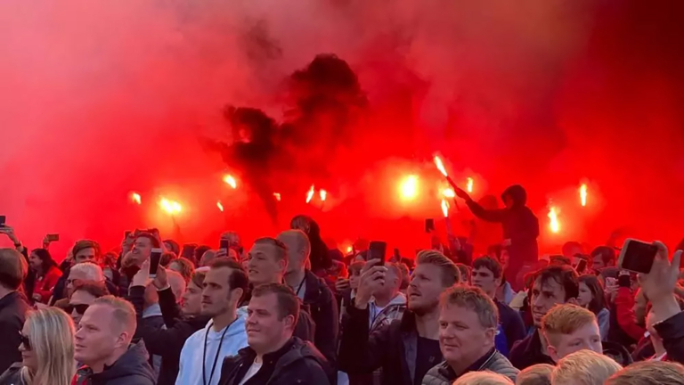 Huldigingsrit en feest bij het stadion, áls AZ de bekerfinale wint
