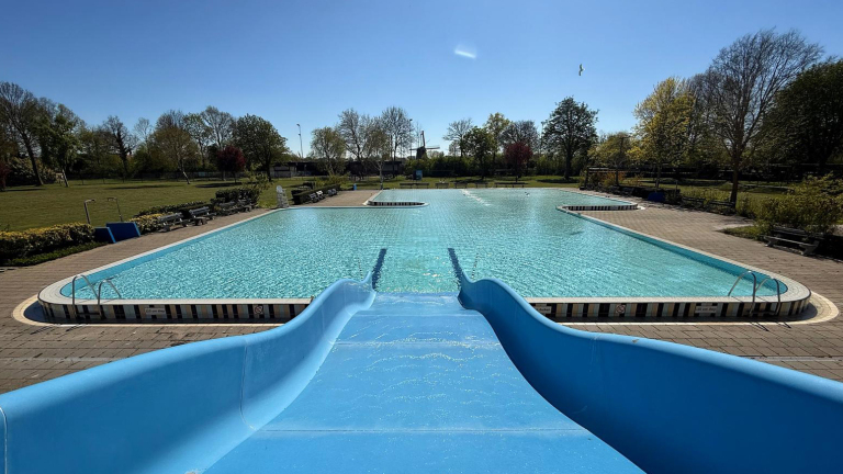 Meivakantie vol waterpret bij Hoornse Vaart: buitenbad opent weer 🗓