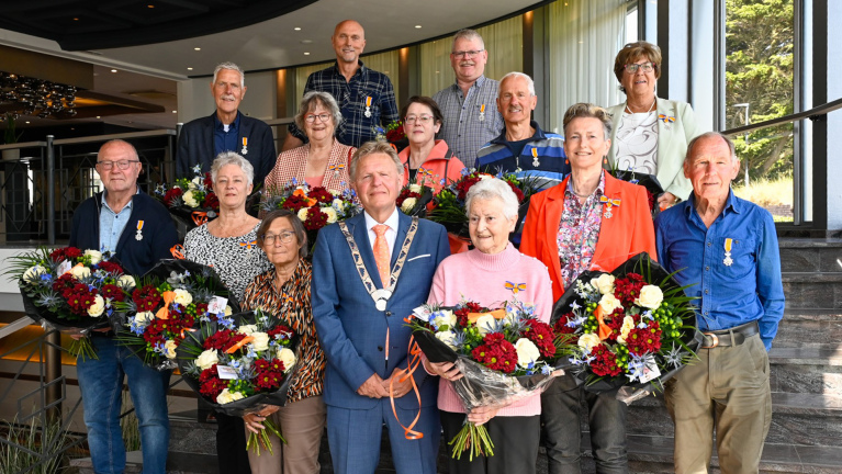 Lintjesregen in de BUCH: twee ridders en 23 leden in de Orde van Oranje-Nassau