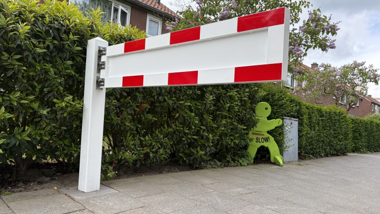 Alkmaar heeft primeur met ‘klaphekje’ dat fietsers weert, maar: “Makkelijk is anders”