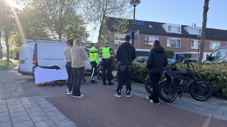 Jonge fatbiker met hoofd door autoruit bij botsing Heerhugowaard