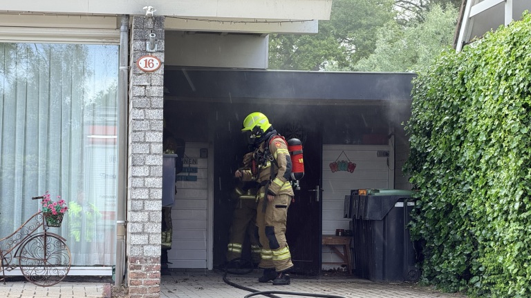 Brandweer krijgt brand bij woning Oudkarspel snel onder controle