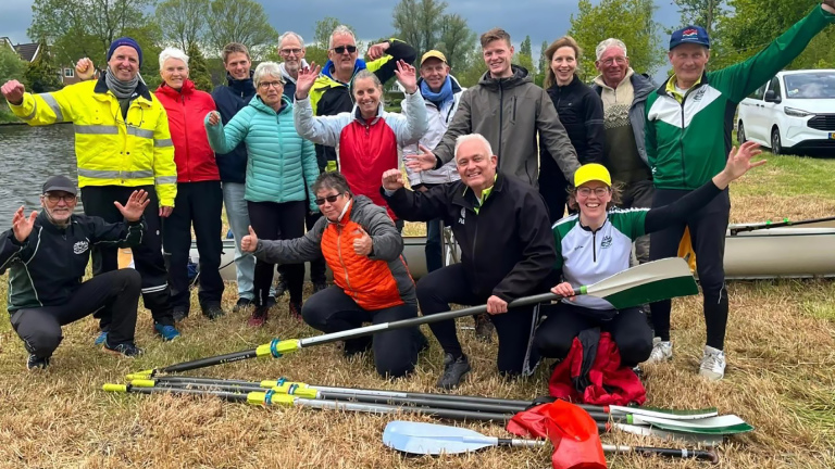 Driemaal is scheepsrecht: Ossa haalt finish van barre Elfstedenroeimarathon
