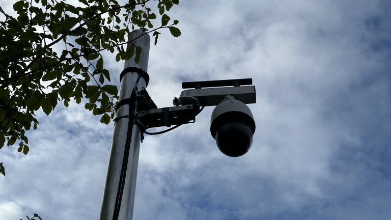 Onrust aan de Zaan na steekincident; burgemeester stelt cameratoezicht in