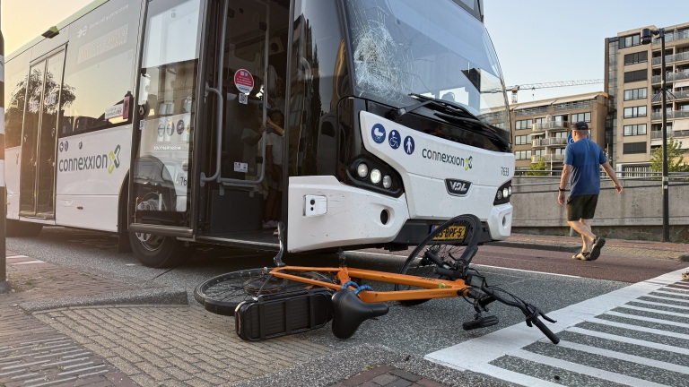 Beruchte plek in Alkmaar eist opnieuw slachtoffer: fietser door bus aangereden