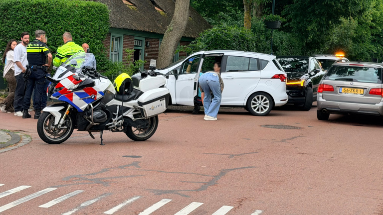 Vrouw verliest controle over auto door onwelwording in Schoorl