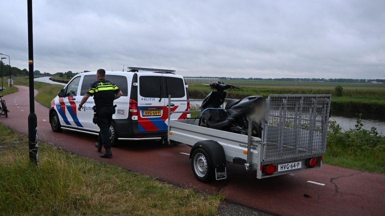 Snelheidsduivel op scooter klokt 110 km/u in Alkmaar en is tweewieler kwijt