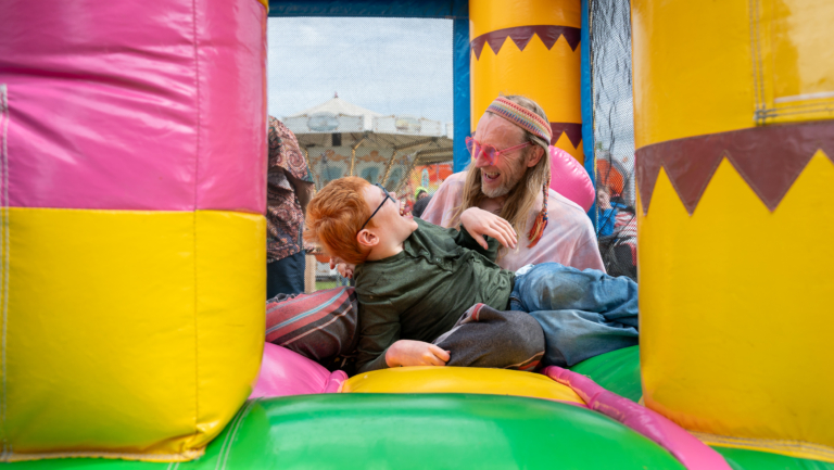Aangepaste kermis Reigersdaal al vijftig jaar genieten: “Zoveel meer dan een dagje uit”