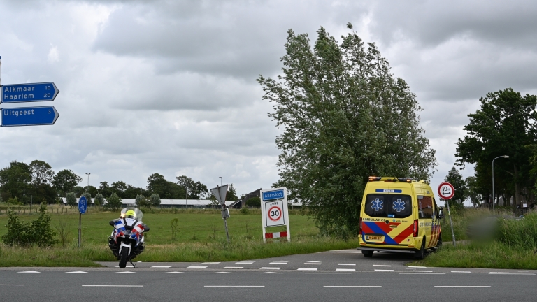 Wielrenner gewond na aanrijding met auto op Geesterweg in Akersloot