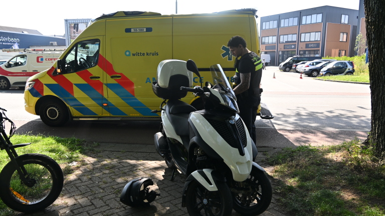 Motorrijder aangehouden én naar ziekenhuis na botsing op Bestevaerstraat