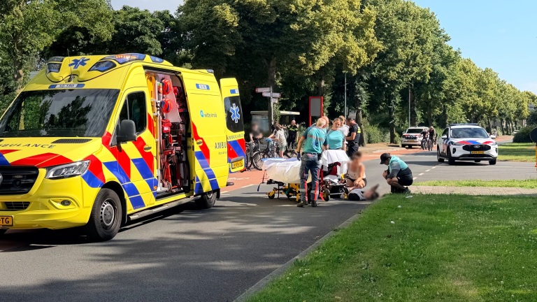 Fietser raakt gewond bij aanrijding met auto in Oudorp