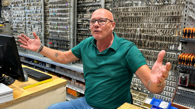 Tussen schroeven en sleutelmachine fileert Gosse bestuurscultuur: ‘Een goede bestuurder zegt: ja, mits’