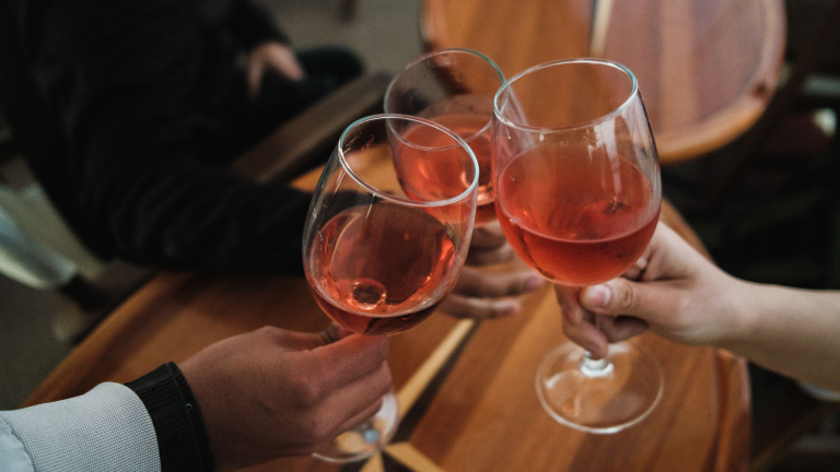 Alcoholverslaving: herken de signalen en vind de weg naar hulp [Advertorial]