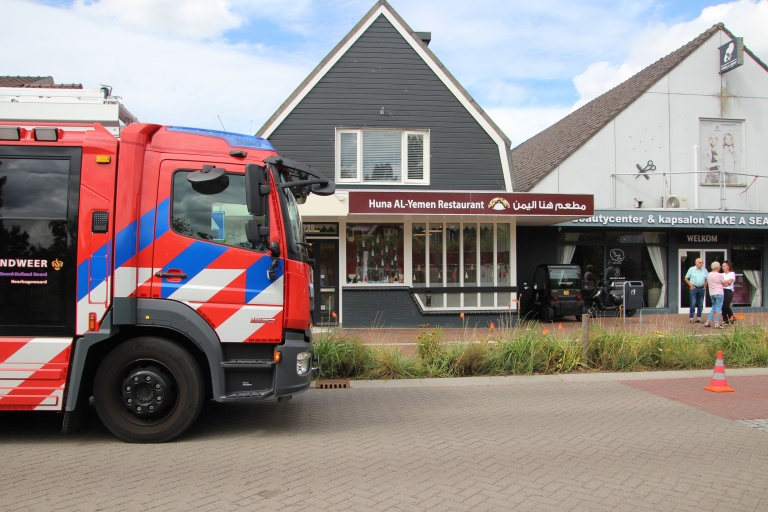 Twee gewonden bij keukenbrand in toko aan Middenweg in Heerhugowaard