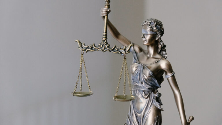 Hoe Alkmaarder Dani B. tijdens zijn proeftijd strafbare feiten kon blijven plegen