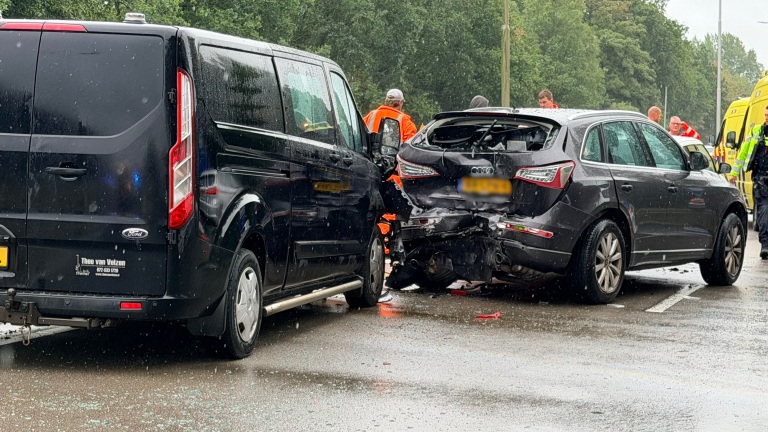 Gewonde, brokstukken en vertraging na kettingbotsing op ringweg Alkmaar