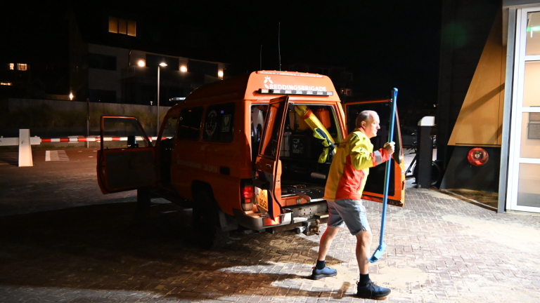Hulpdiensten in actie na val bij strandpaviljoen Bergen aan Zee