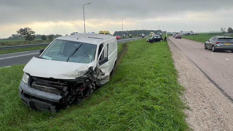 Zwaar ongeluk met drie auto’s op N9 bij Zijpersluis