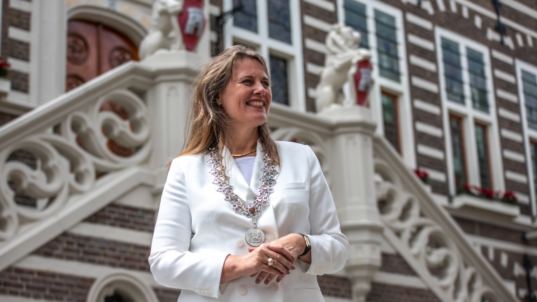 Van ‘een stukje verder dragen’ naar zes jaar extra: Schouten wil door in Alkmaar