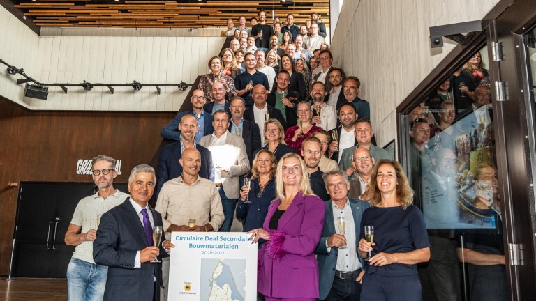 Nieuwe deal voor circulair slopen: champagne in Alkmaarse concertzaal