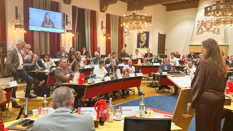 Hapoel-fans blijven geweerd bij AZ: Alkmaarse raad verwerpt motie na stevig debat