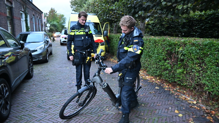 Fiets breekt doormidden bij harde botsing tussen twee fietsers in Uitgeest