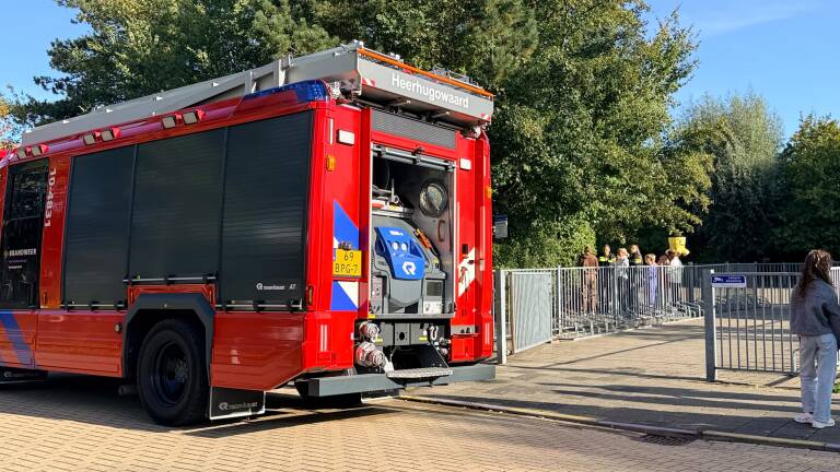 Stoel in brand op schoolplein De Boomladder in Heerhugowaard