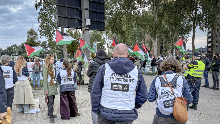 Van de redactie: Vrijheid is soms tweehonderd agenten, elf waarnemers, massale pers… en veertig demonstranten