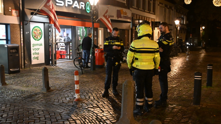 Politie doet onderzoek na brand in Karperton: “We willen deze meneer héél graag spreken”