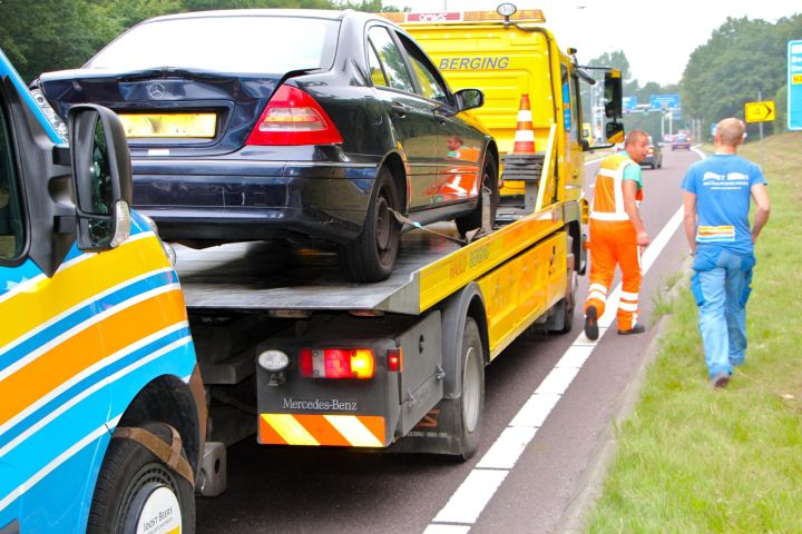 Treinreizigers laten breipennen tikken voor eenzame ouderen (FOTO)