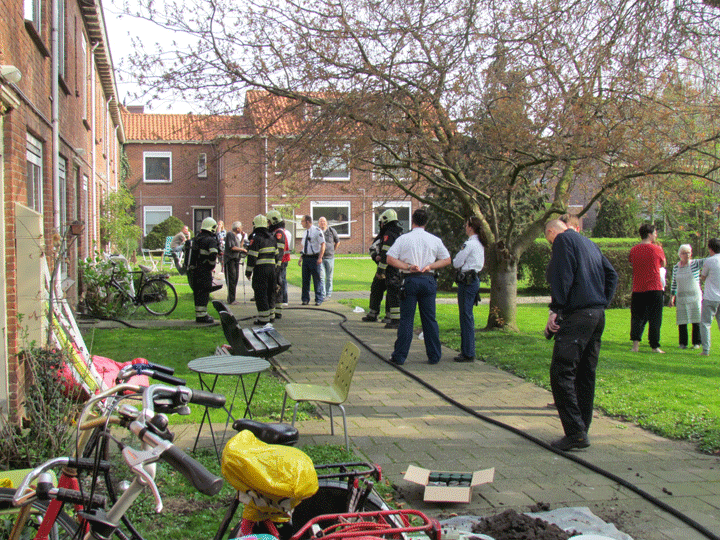 Redder in nood blust keukenbrand bij bejaarde (FOTO's)