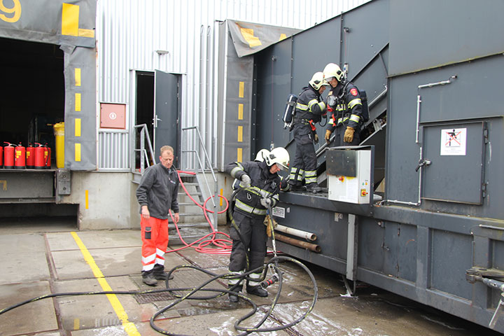 Brand in papierperscontainer Vomar (FOTO's)