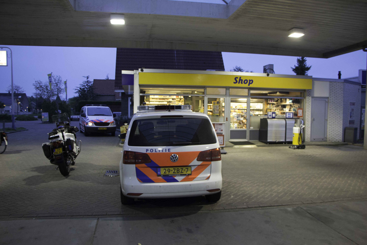 Politie houdt 15-jarige aan na overval tankstation Heerhugowaard (FOTO's)